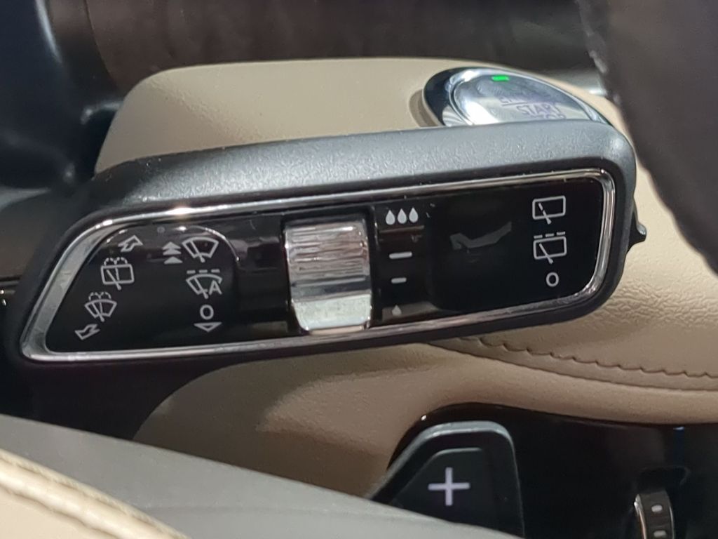 Thumbnail: 2021 Lincoln Aviator - 30