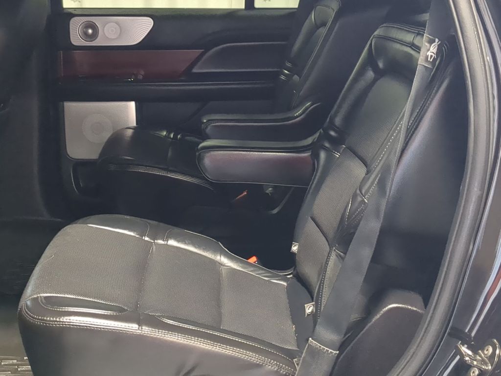Thumbnail: 2020 Lincoln Navigator - 12