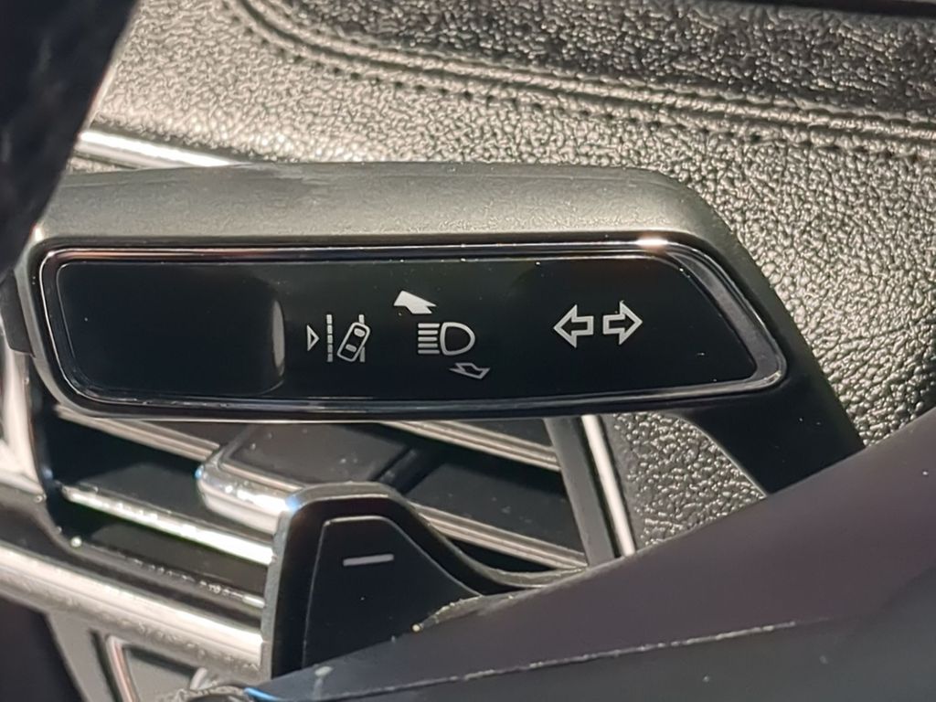 Thumbnail: 2020 Lincoln Navigator - 30