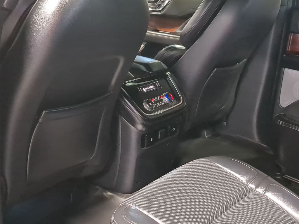 Thumbnail: 2020 Lincoln Navigator - 25