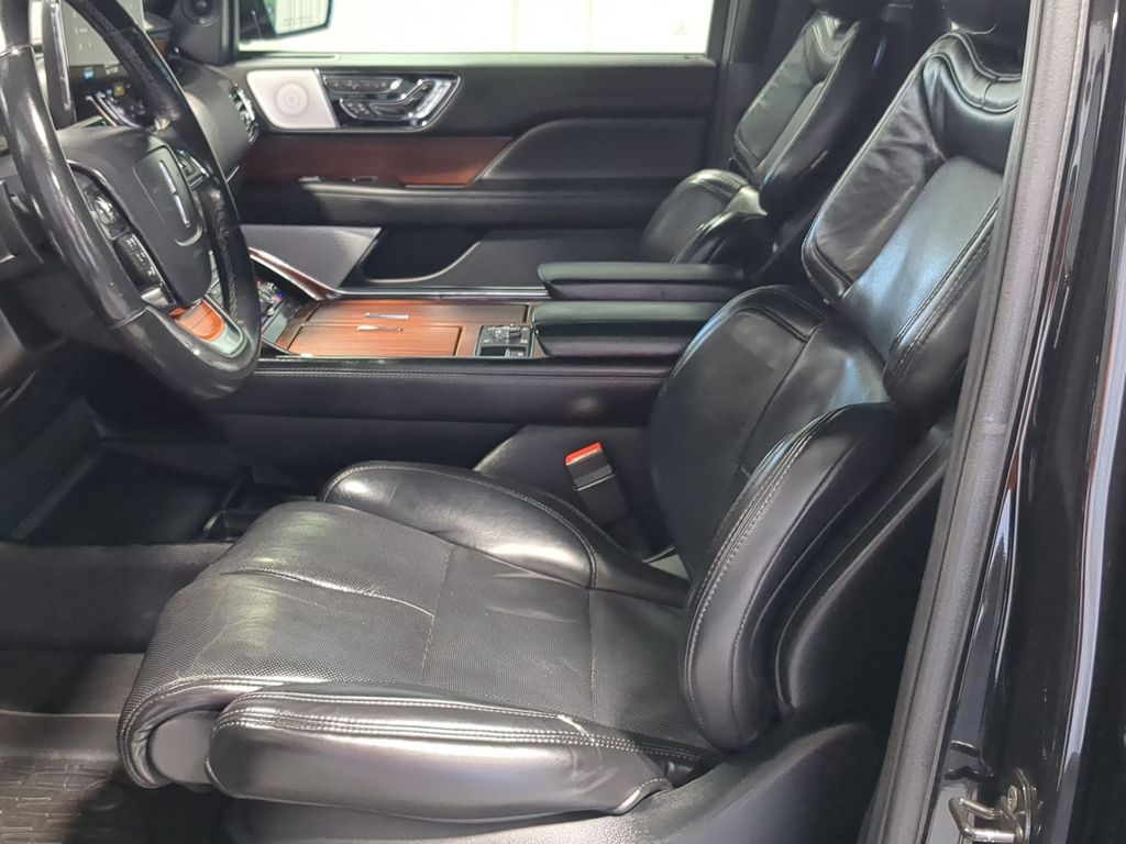 Thumbnail: 2020 Lincoln Navigator - 10