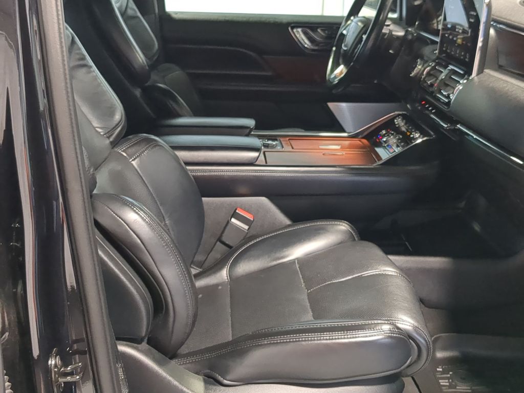 Thumbnail: 2020 Lincoln Navigator - 11