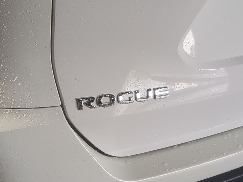Thumbnail: 2017 Nissan Rogue - 24