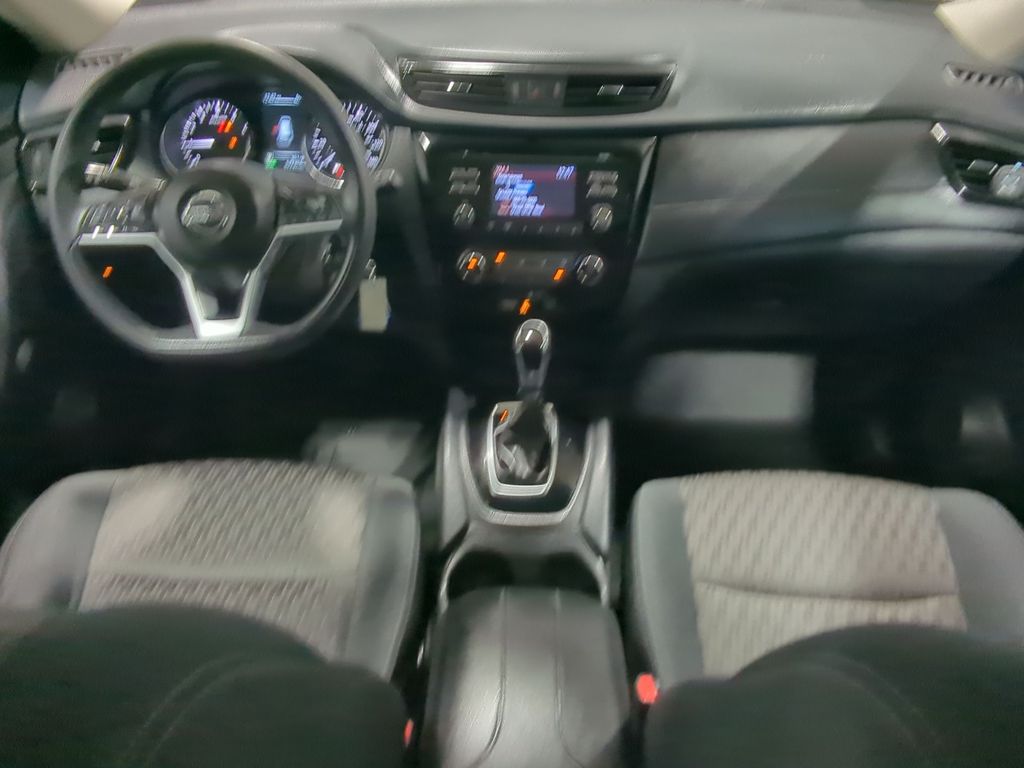Thumbnail: 2017 Nissan Rogue - 9