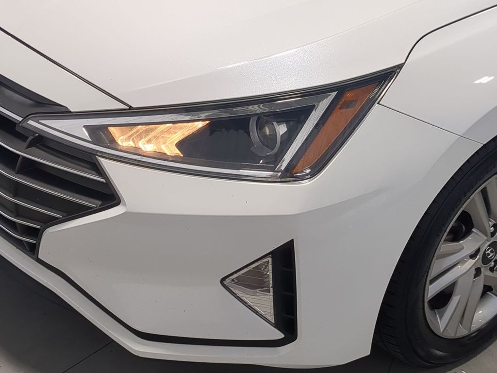 Thumbnail: 2020 Hyundai Elantra - 24