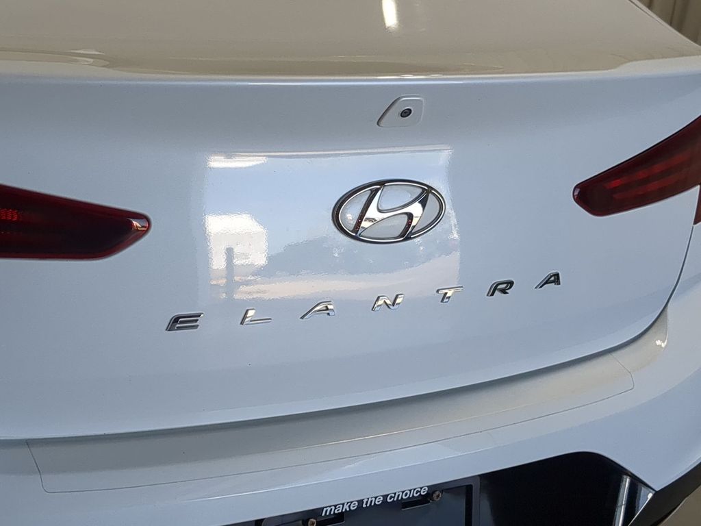 Thumbnail: 2020 Hyundai Elantra - 25