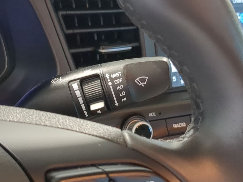 Thumbnail: 2020 Hyundai Elantra - 32