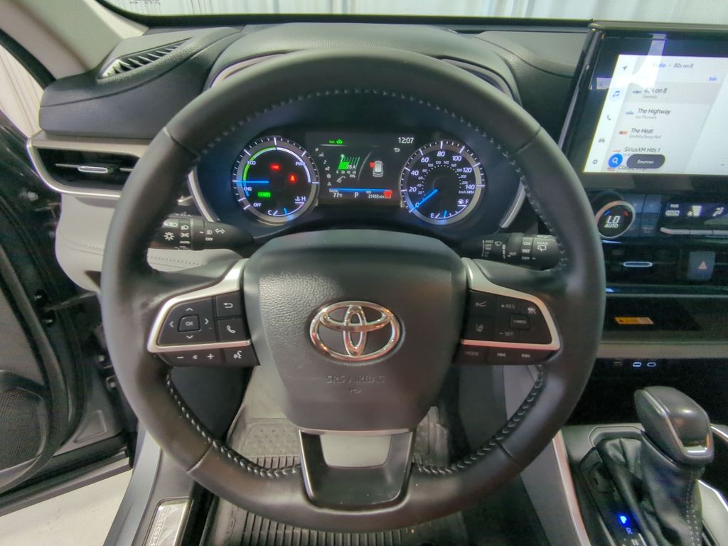 Thumbnail: 2025 Toyota Highlander - 13
