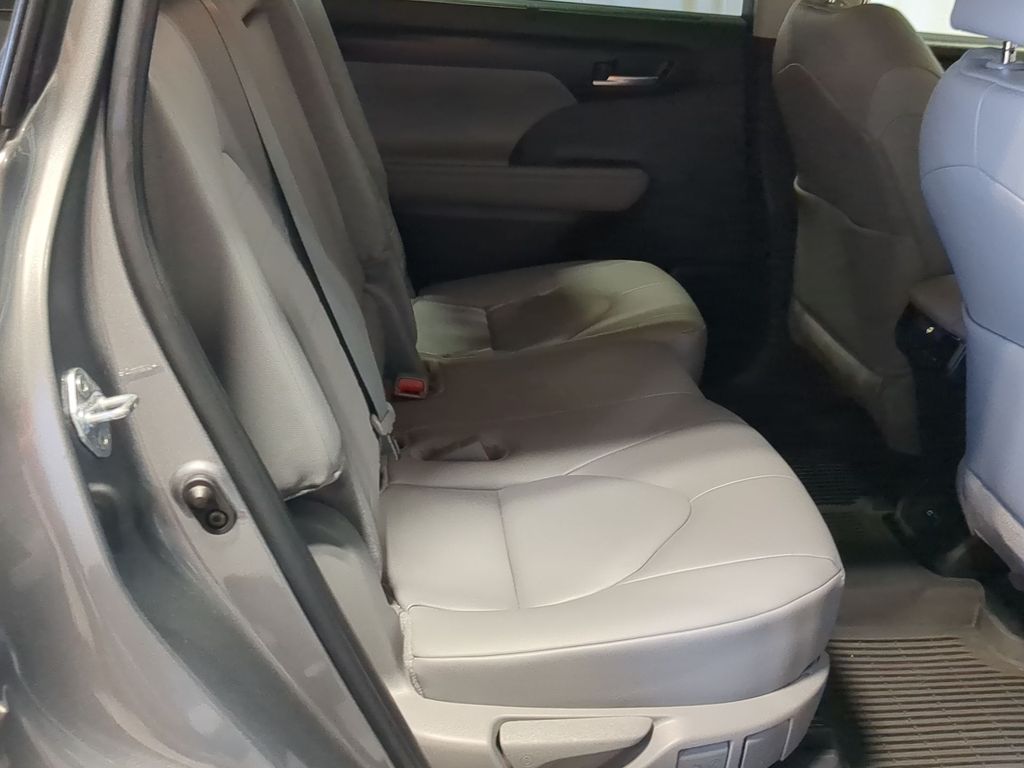 Thumbnail: 2025 Toyota Highlander - 27