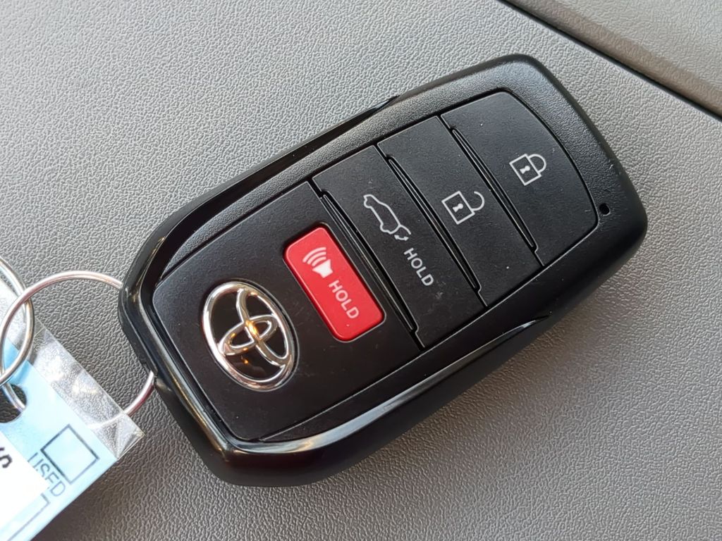Thumbnail: 2025 Toyota Highlander - 18