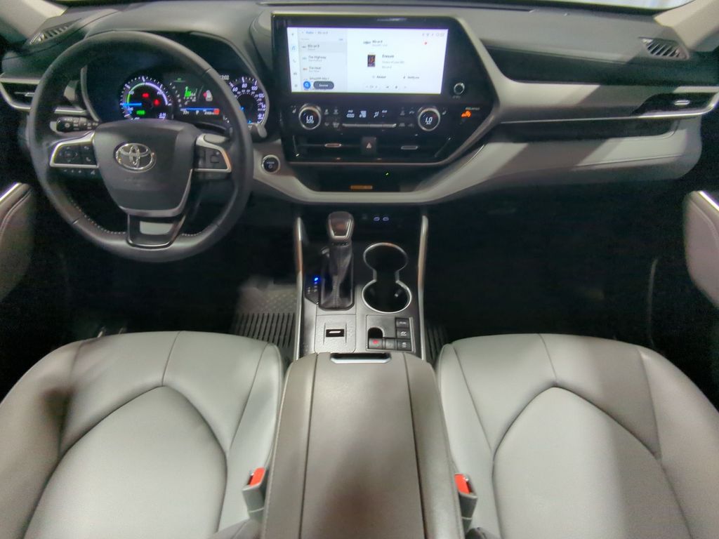 Thumbnail: 2025 Toyota Highlander - 9
