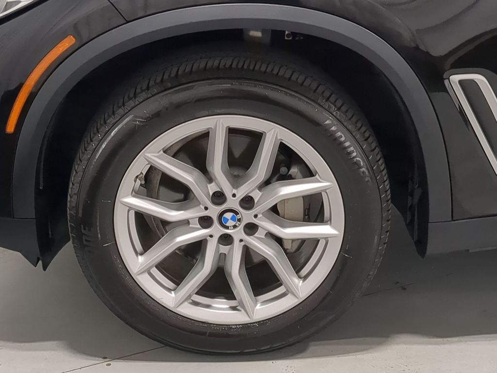 Thumbnail: 2021 BMW X5 - 8