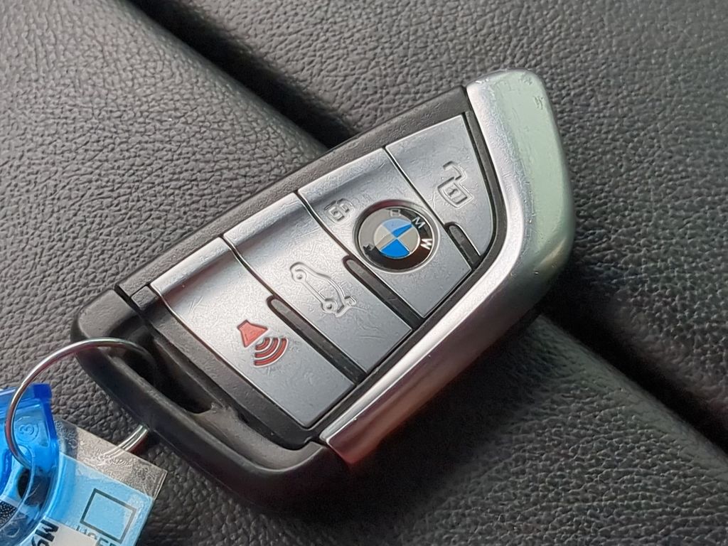 Thumbnail: 2021 BMW X5 - 18