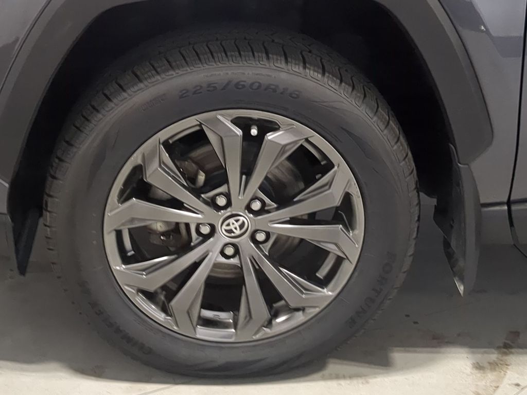 Thumbnail: 2024 Toyota RAV4 - 8