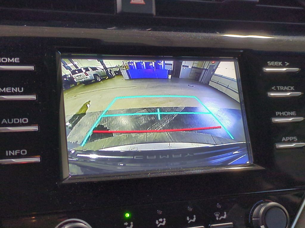 Thumbnail: 2018 Toyota Camry - 32