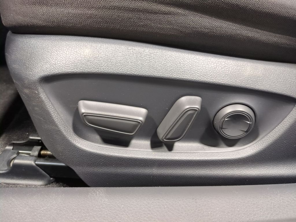 Thumbnail: 2018 Toyota Camry - 25