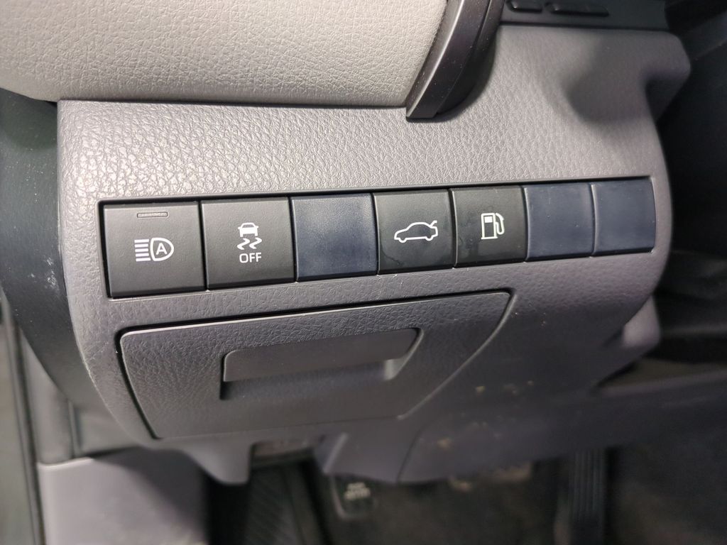 Thumbnail: 2018 Toyota Camry - 31