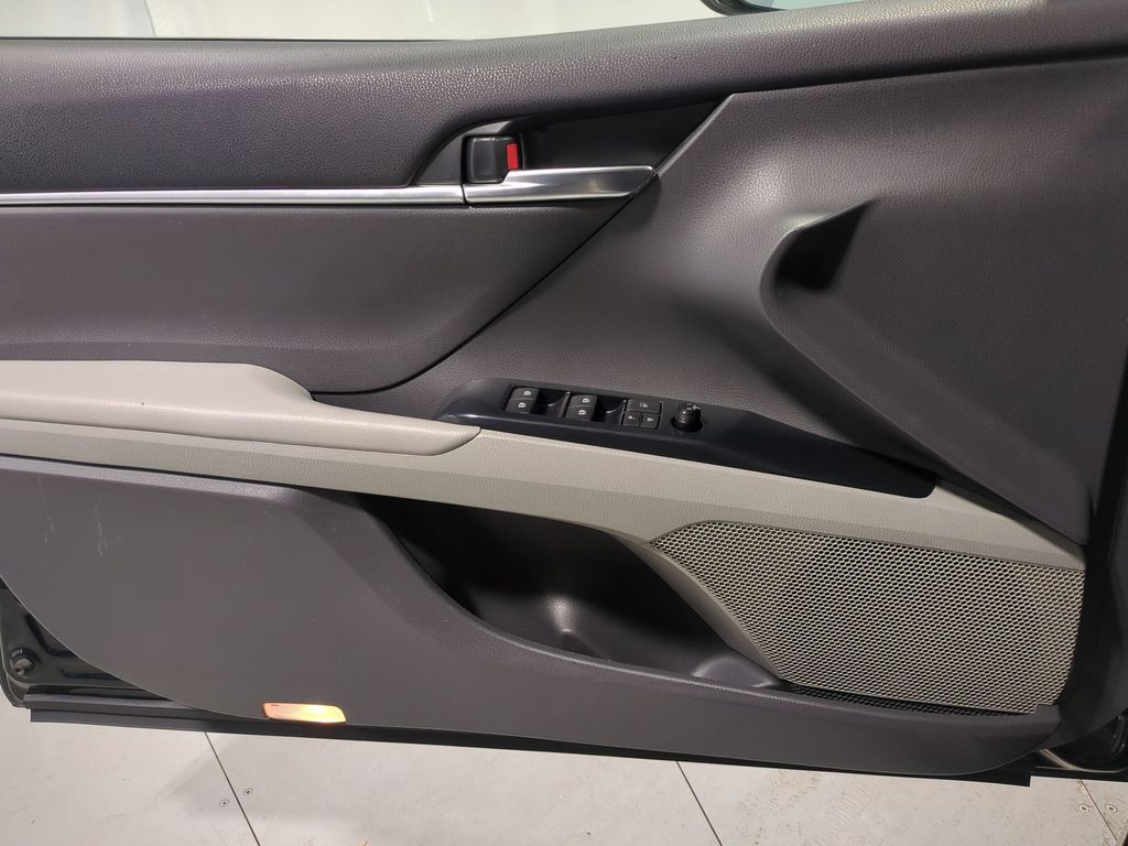 Thumbnail: 2018 Toyota Camry - 33