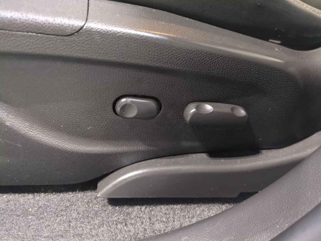 Thumbnail: 2018 Buick Encore - 27