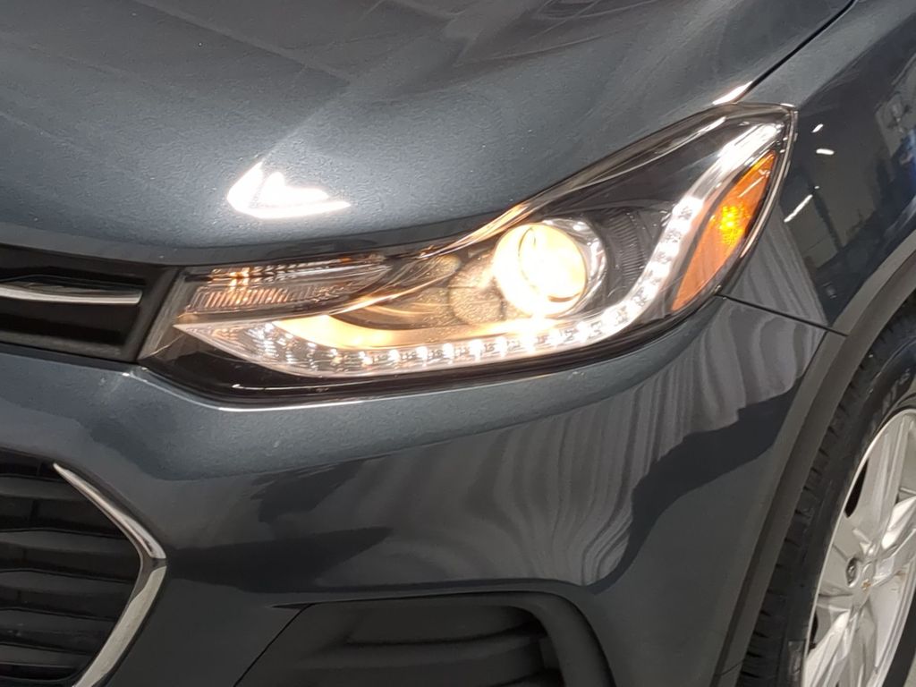 Thumbnail: 2021 Chevrolet Trax - 24