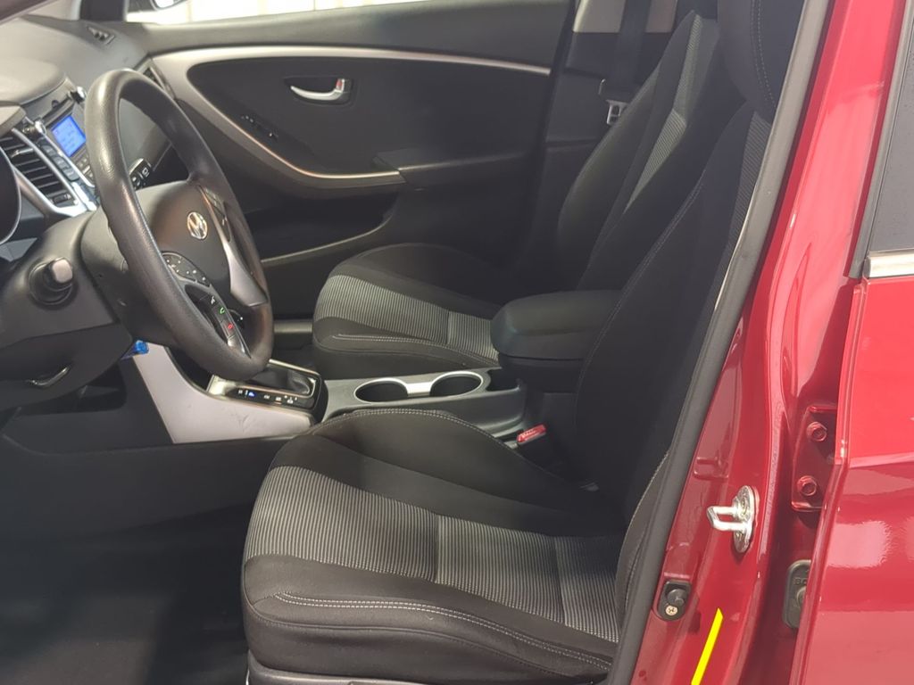 Thumbnail: 2016 Hyundai Elantra - 10