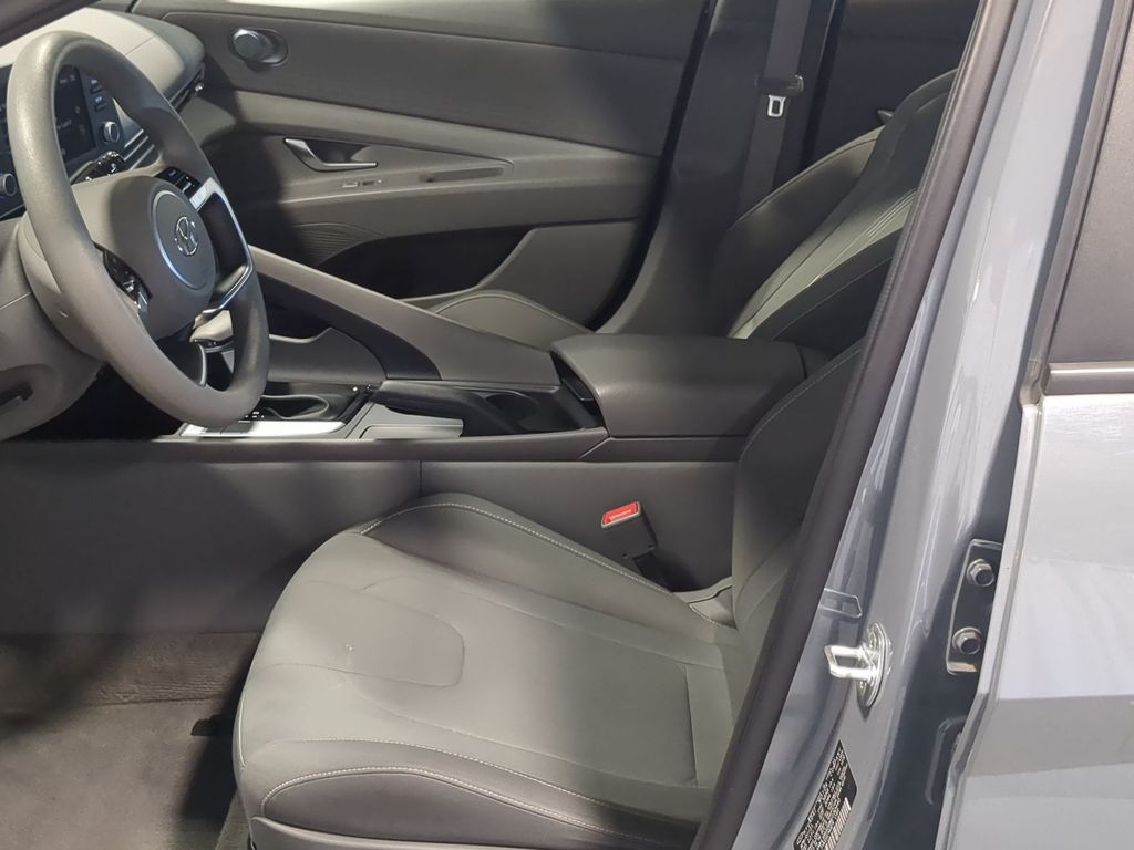 Thumbnail: 2021 Hyundai Elantra - 10