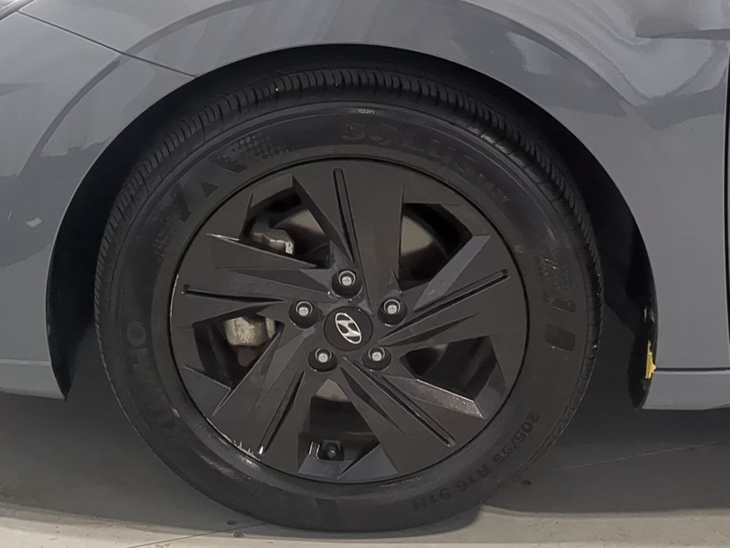 Thumbnail: 2021 Hyundai Elantra - 8