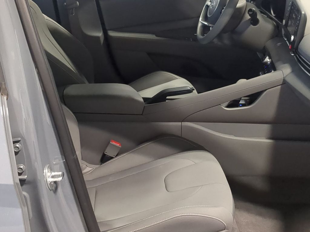 Thumbnail: 2021 Hyundai Elantra - 28