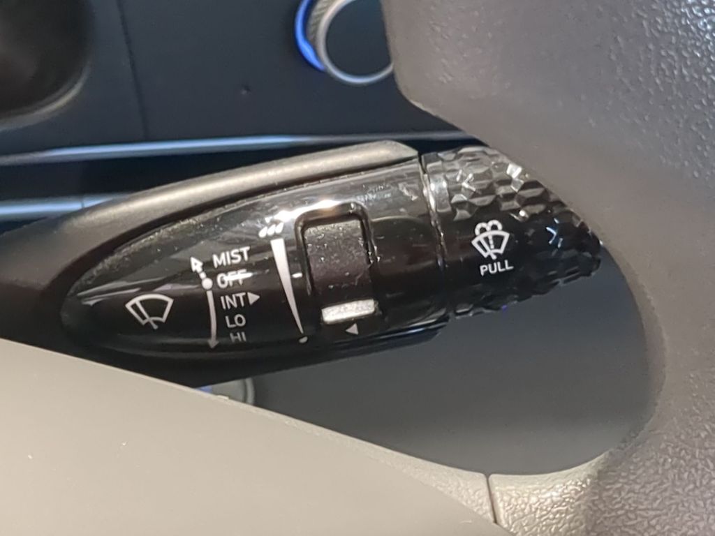 Thumbnail: 2021 Hyundai Elantra - 17