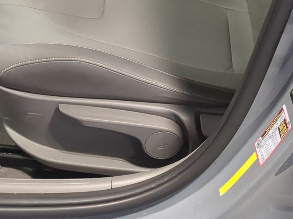 Thumbnail: 2021 Hyundai Elantra - 25