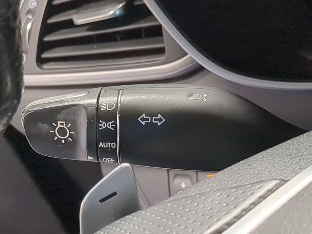 Thumbnail: 2019 Genesis G70 - 31