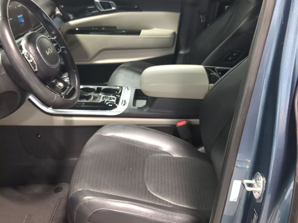 Thumbnail: 2024 Kia Carnival - 9