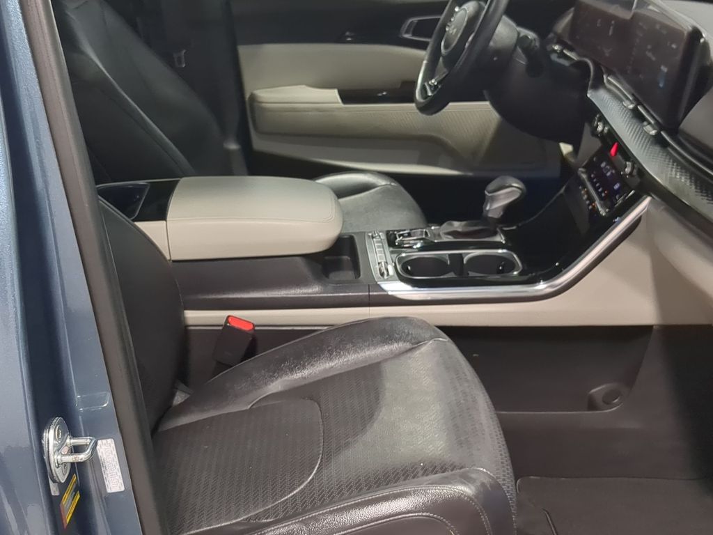 Thumbnail: 2024 Kia Carnival - 10