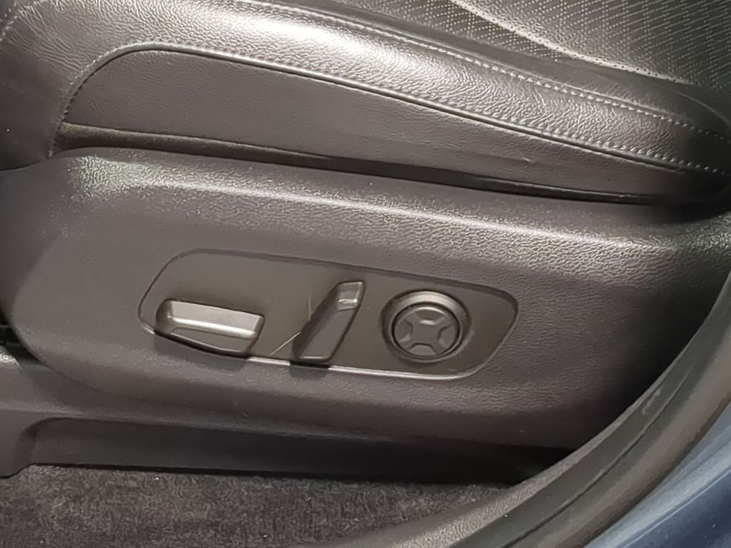 Thumbnail: 2024 Kia Carnival - 25