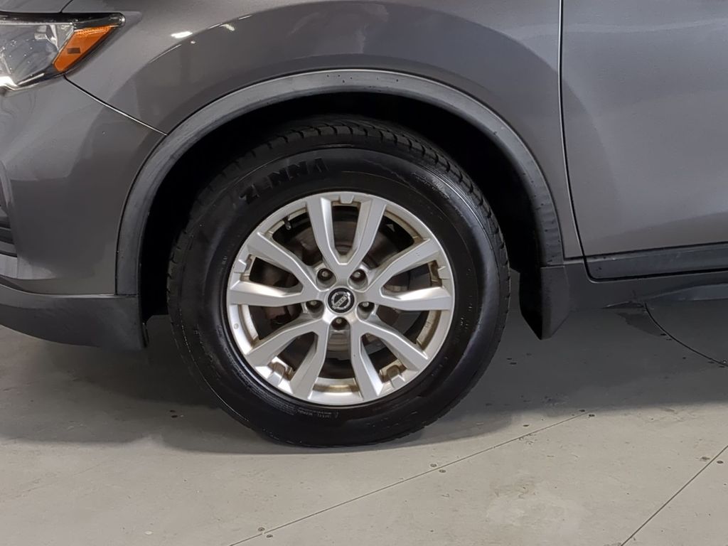 Thumbnail: 2017 Nissan Rogue - 8