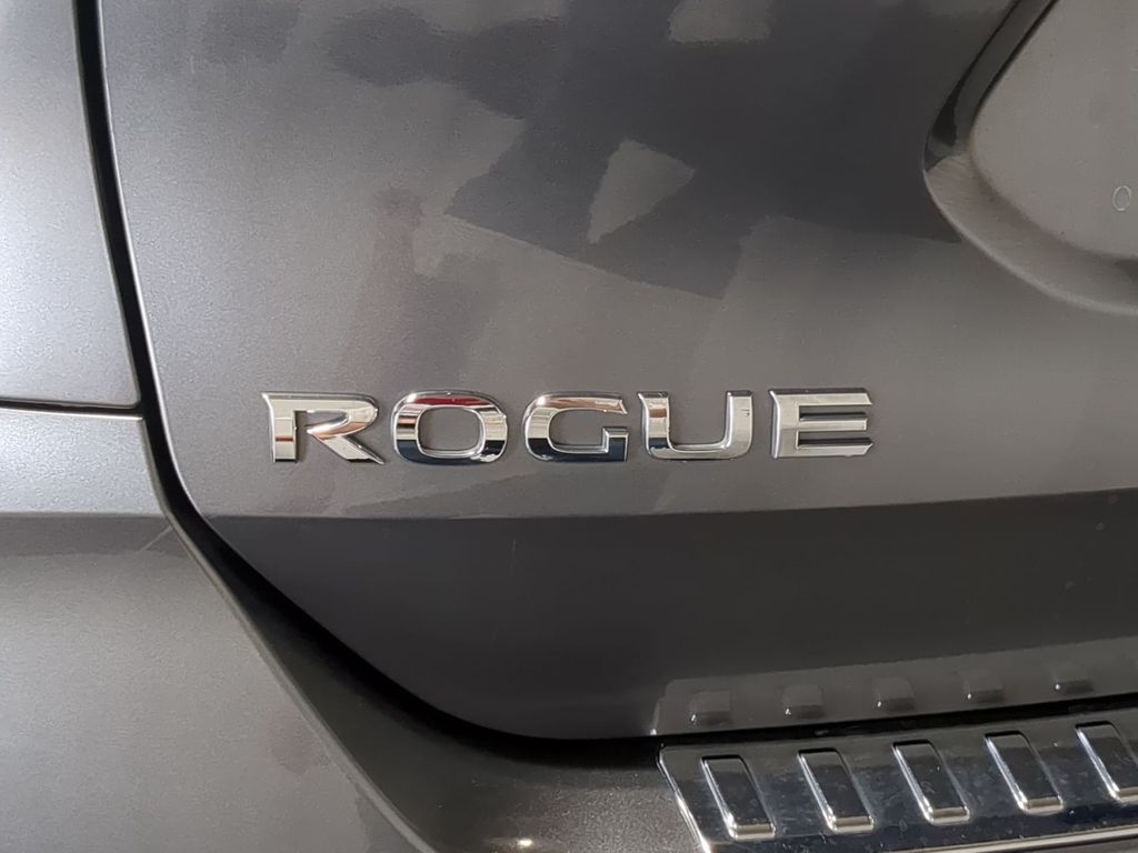 Thumbnail: 2017 Nissan Rogue - 25