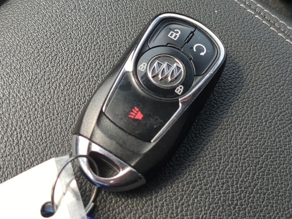 Thumbnail: 2018 Buick Regal - 17
