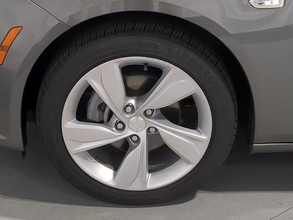 Thumbnail: 2018 Buick Regal - 8