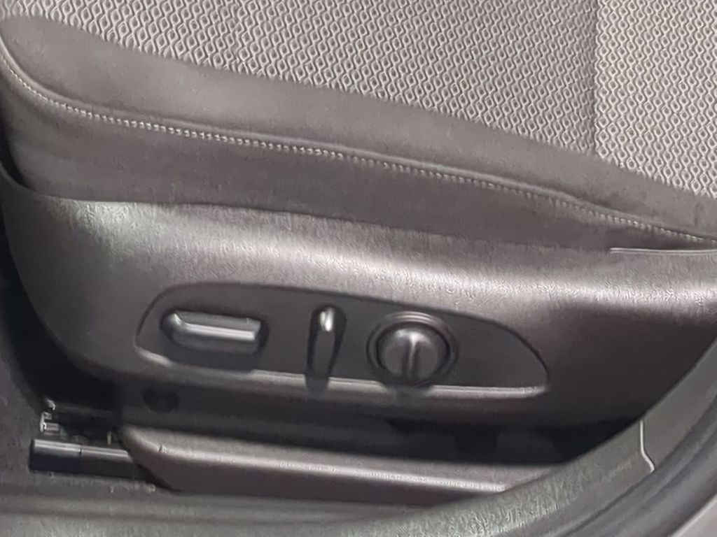 Thumbnail: 2018 Buick Regal - 25