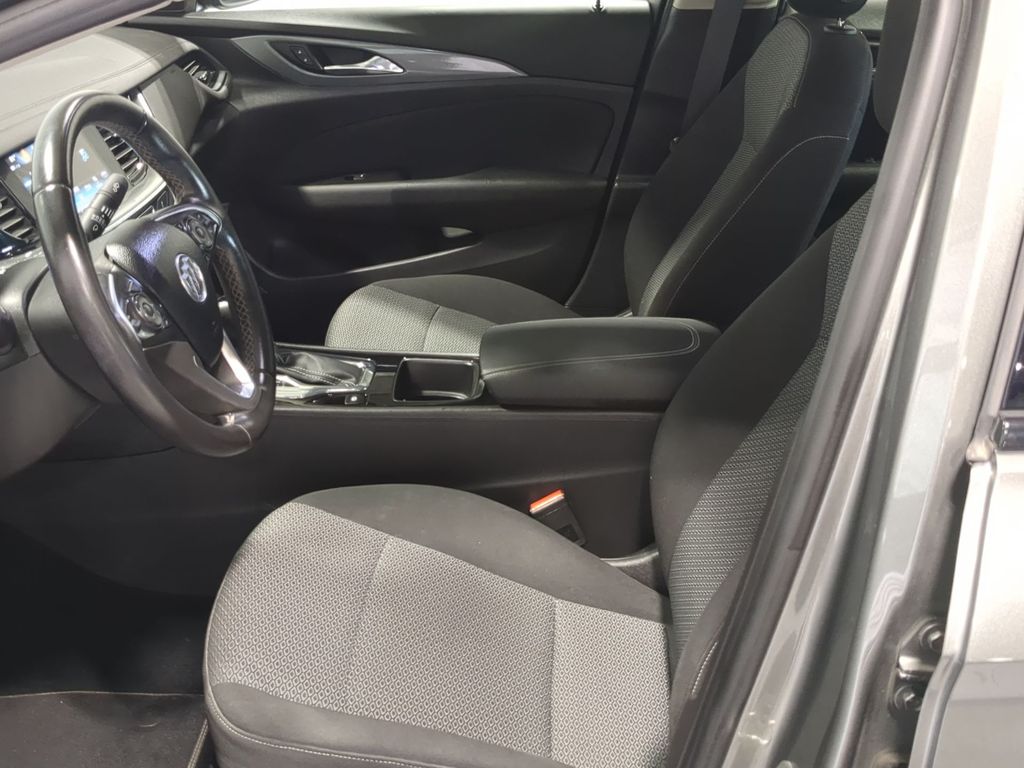 Thumbnail: 2018 Buick Regal - 10