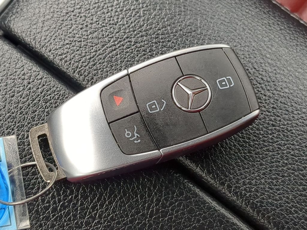Thumbnail: 2021 Mercedes-Benz C-Class - 17