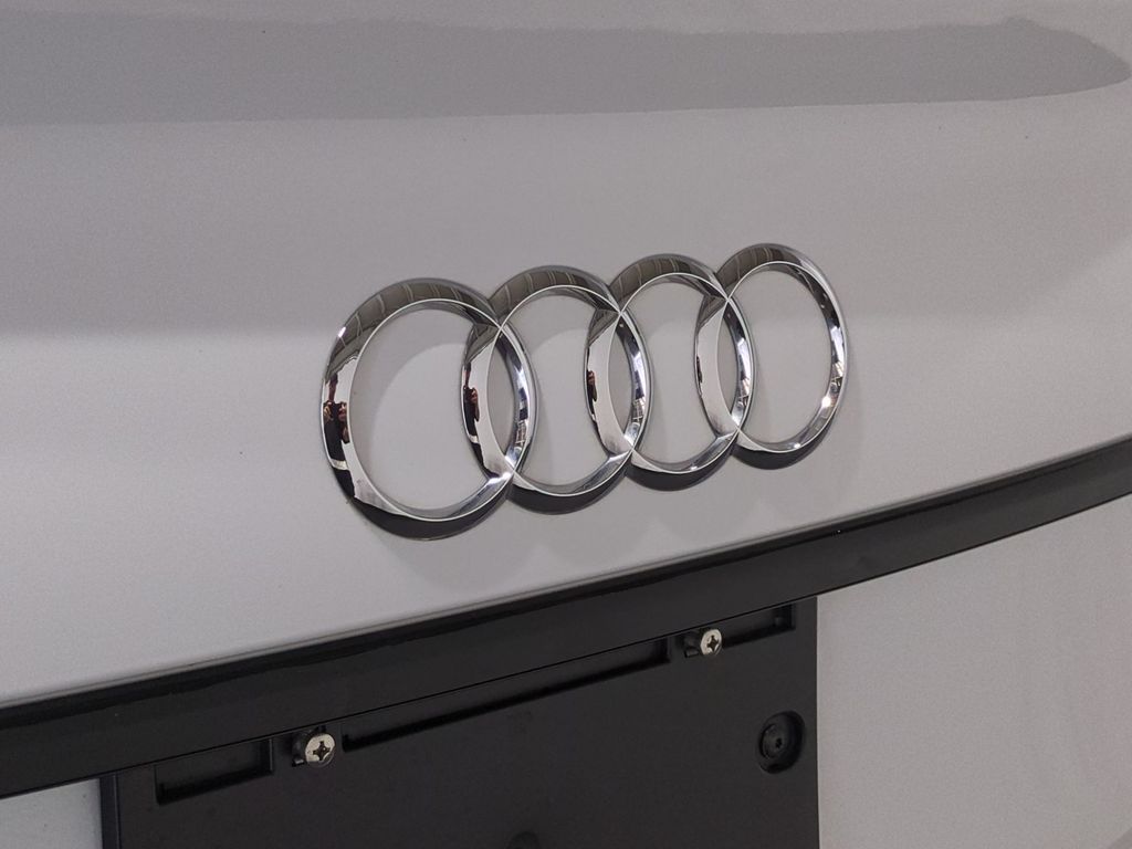 Thumbnail: 2023 Audi SQ5 - 6
