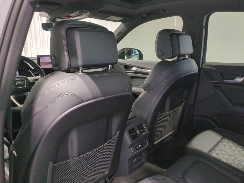 Thumbnail: 2023 Audi SQ5 - 10