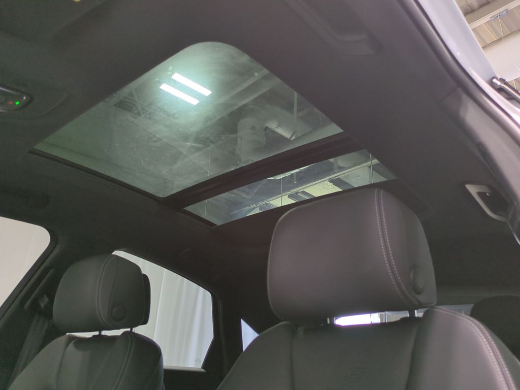 Thumbnail: 2023 Audi SQ5 - 24