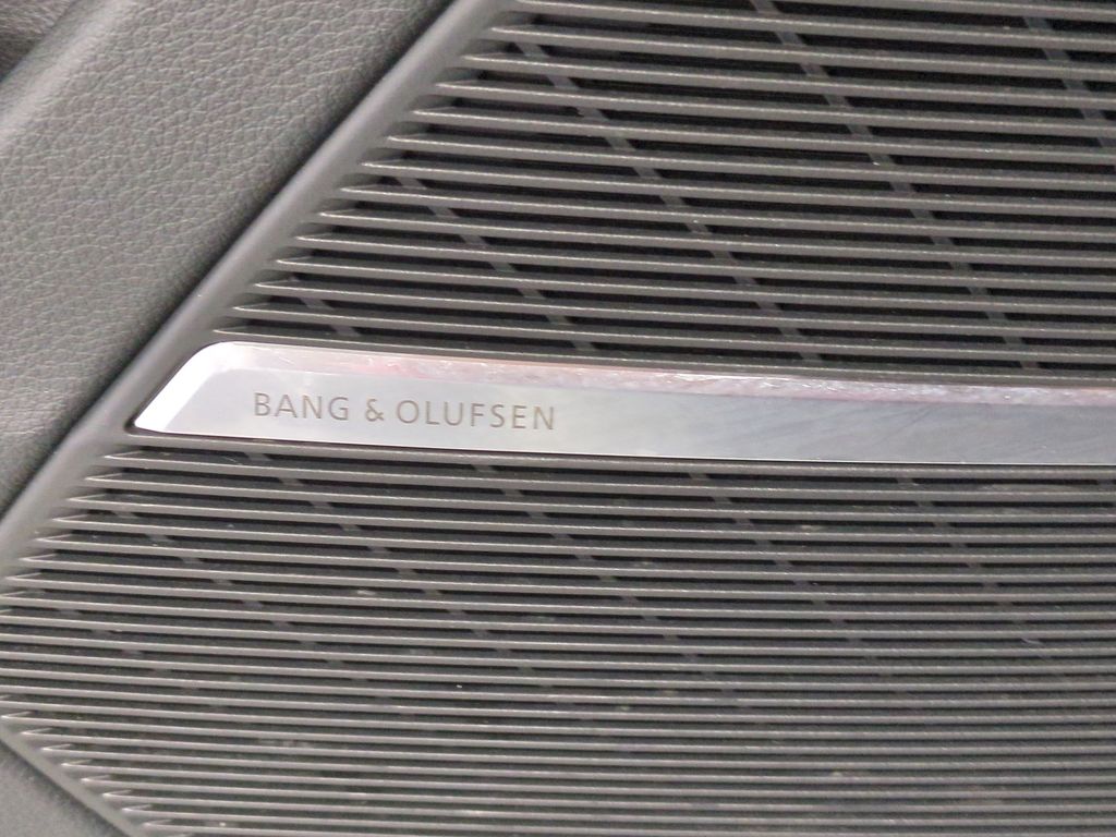 Thumbnail: 2019 Audi Q8 - 17