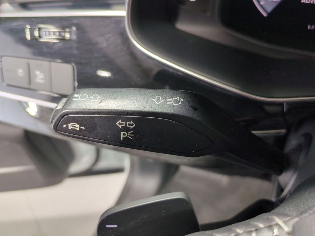 Thumbnail: 2019 Audi Q8 - 32