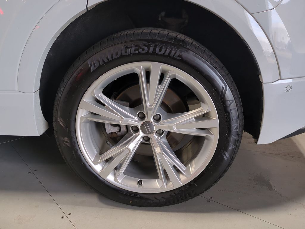 Thumbnail: 2019 Audi Q8 - 8