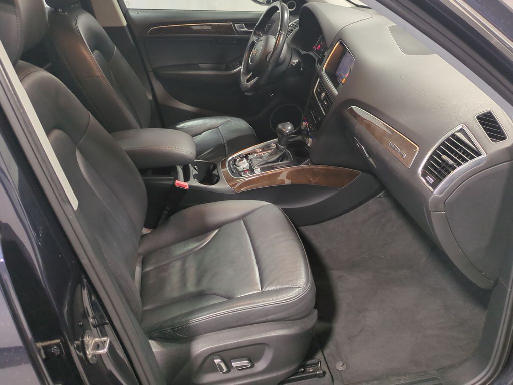 Thumbnail: 2016 Audi Q5 - 29