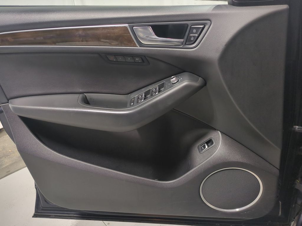 Thumbnail: 2016 Audi Q5 - 36