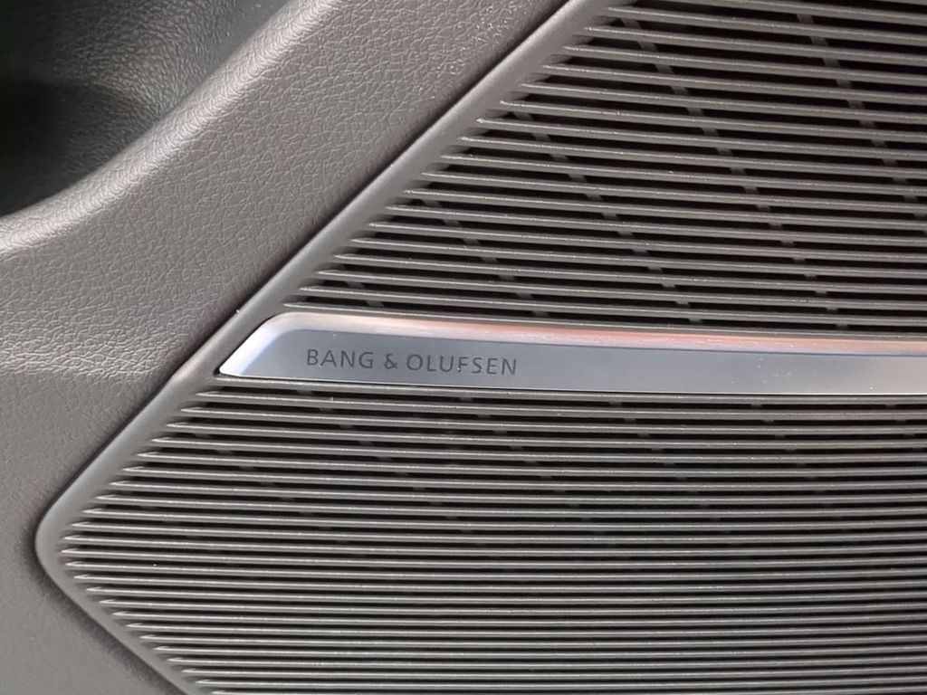 Thumbnail: 2023 Audi Q8 - 36